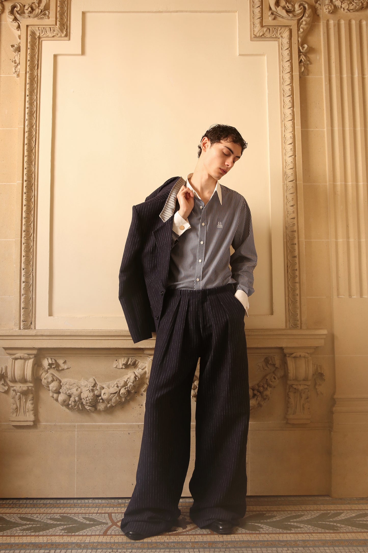 LARGE DOUBLE PLEATED PANTS IN NAVY BLUE