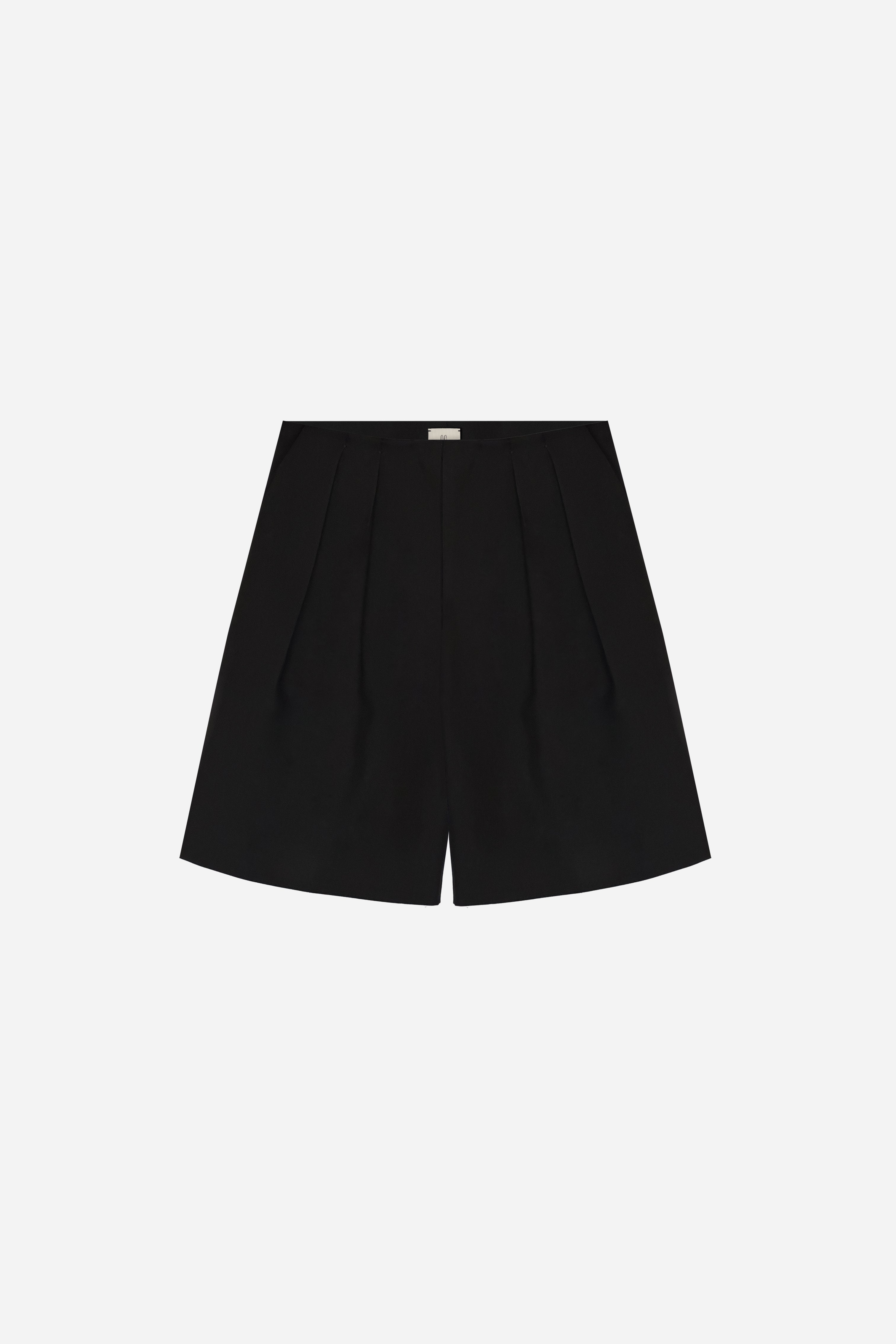 DOUBLE PLEATED BERMUDAS IN BLACK