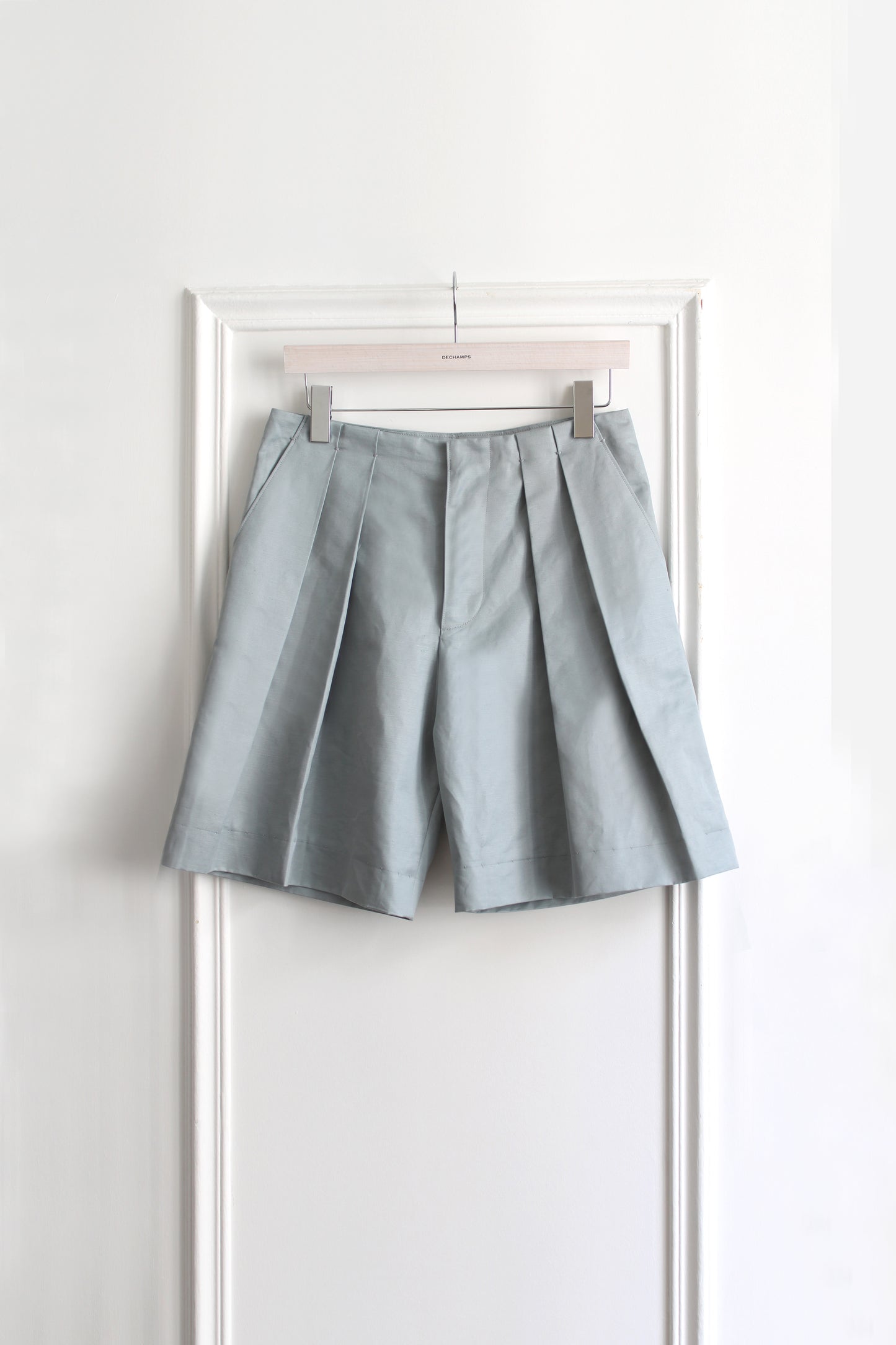 BERMUDAS IN SILVER-BLUE COTTON