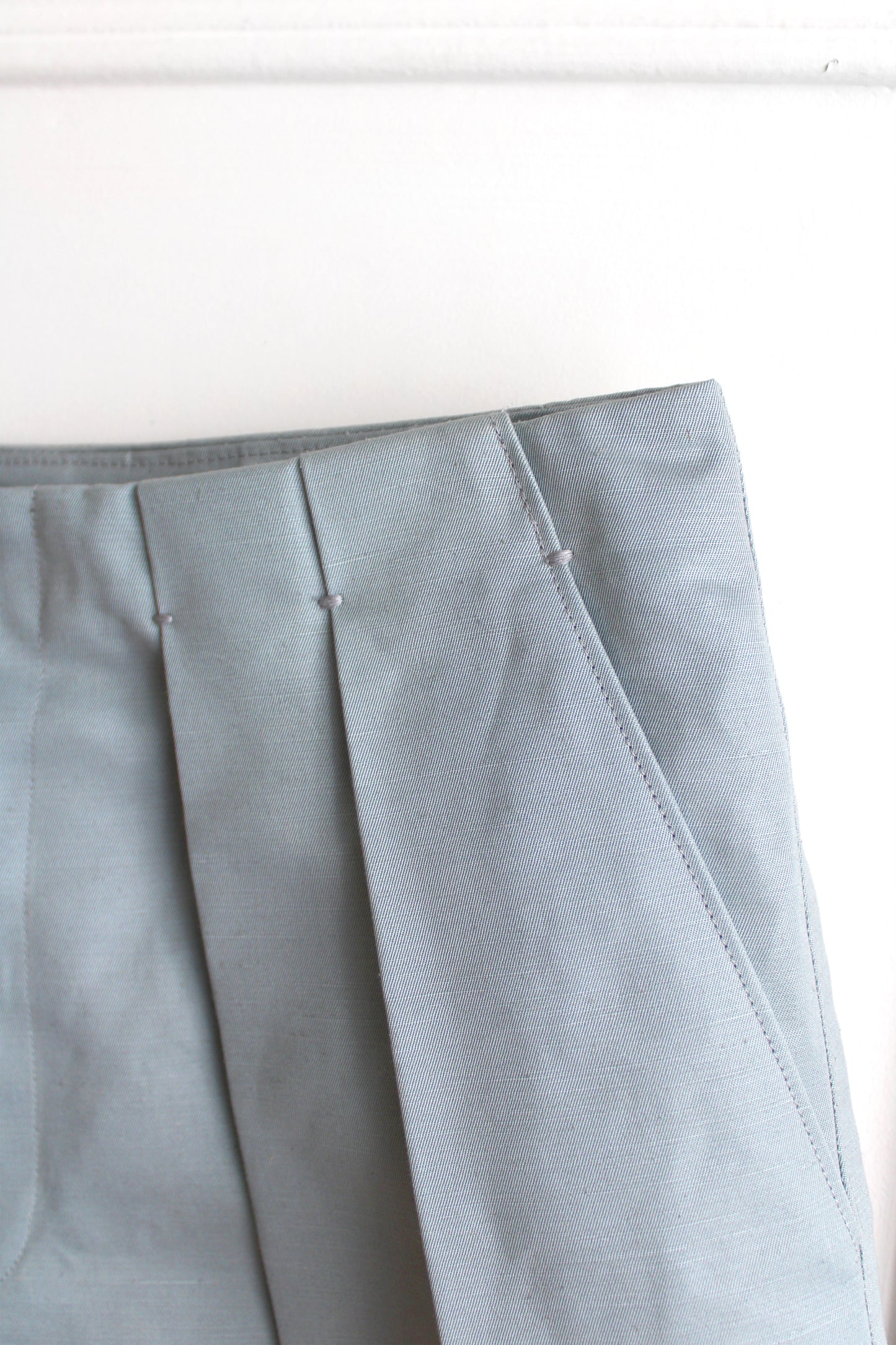 BERMUDAS IN SILVER-BLUE COTTON