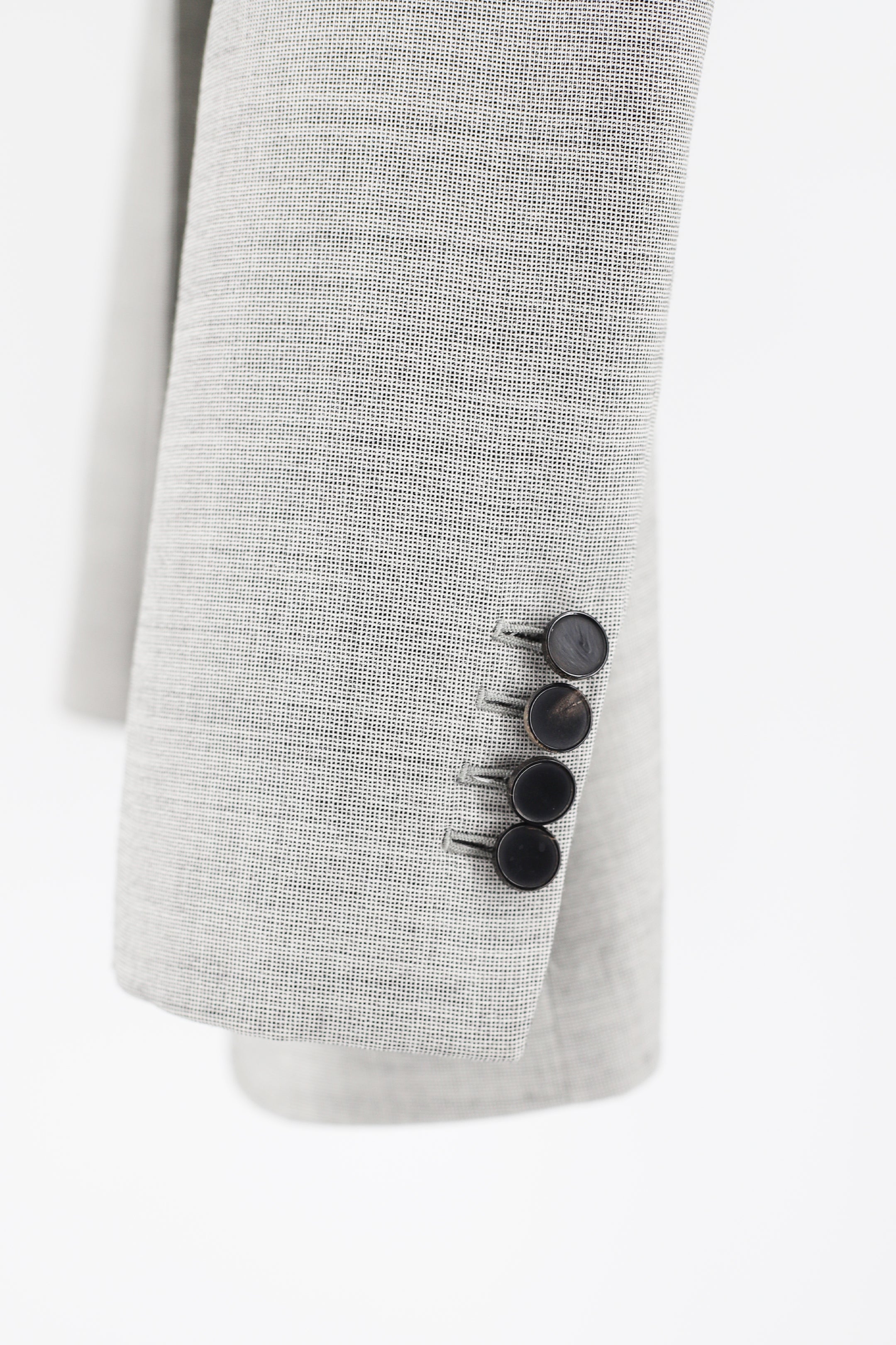 CLASSIC WOMEN’S BLAZER