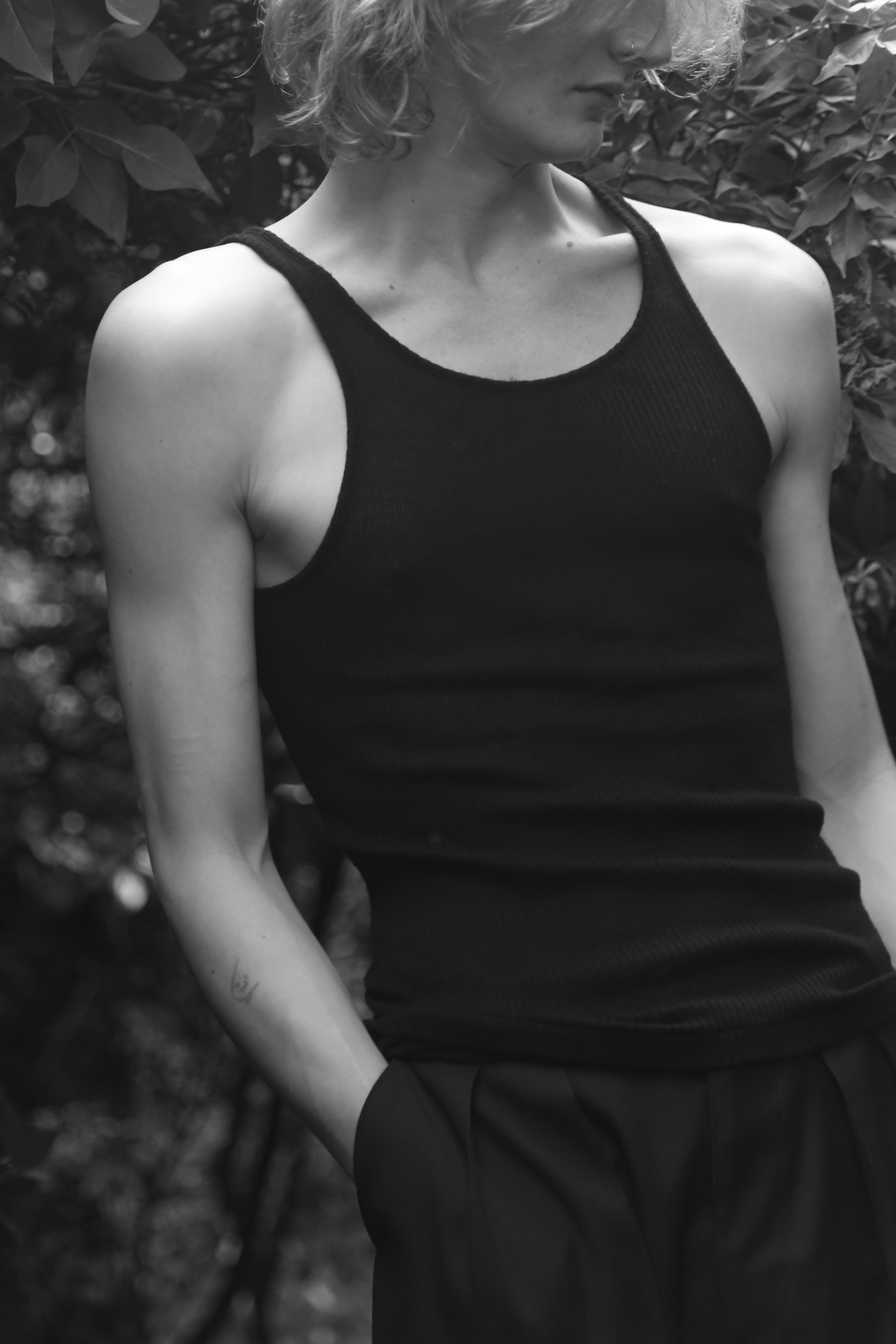 LOOP TANK TOP BLACK