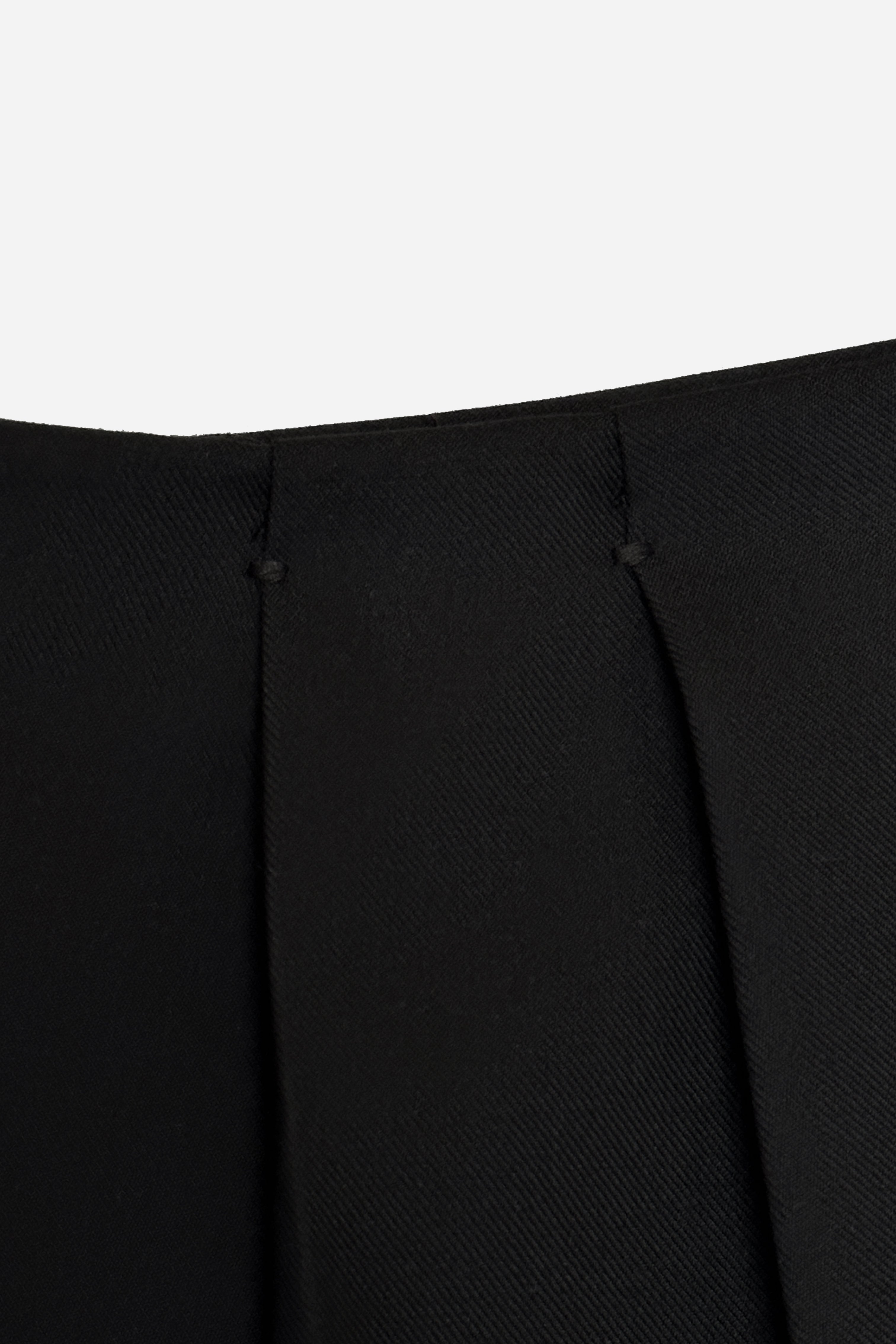 DOUBLE PLEATED BERMUDAS IN BLACK